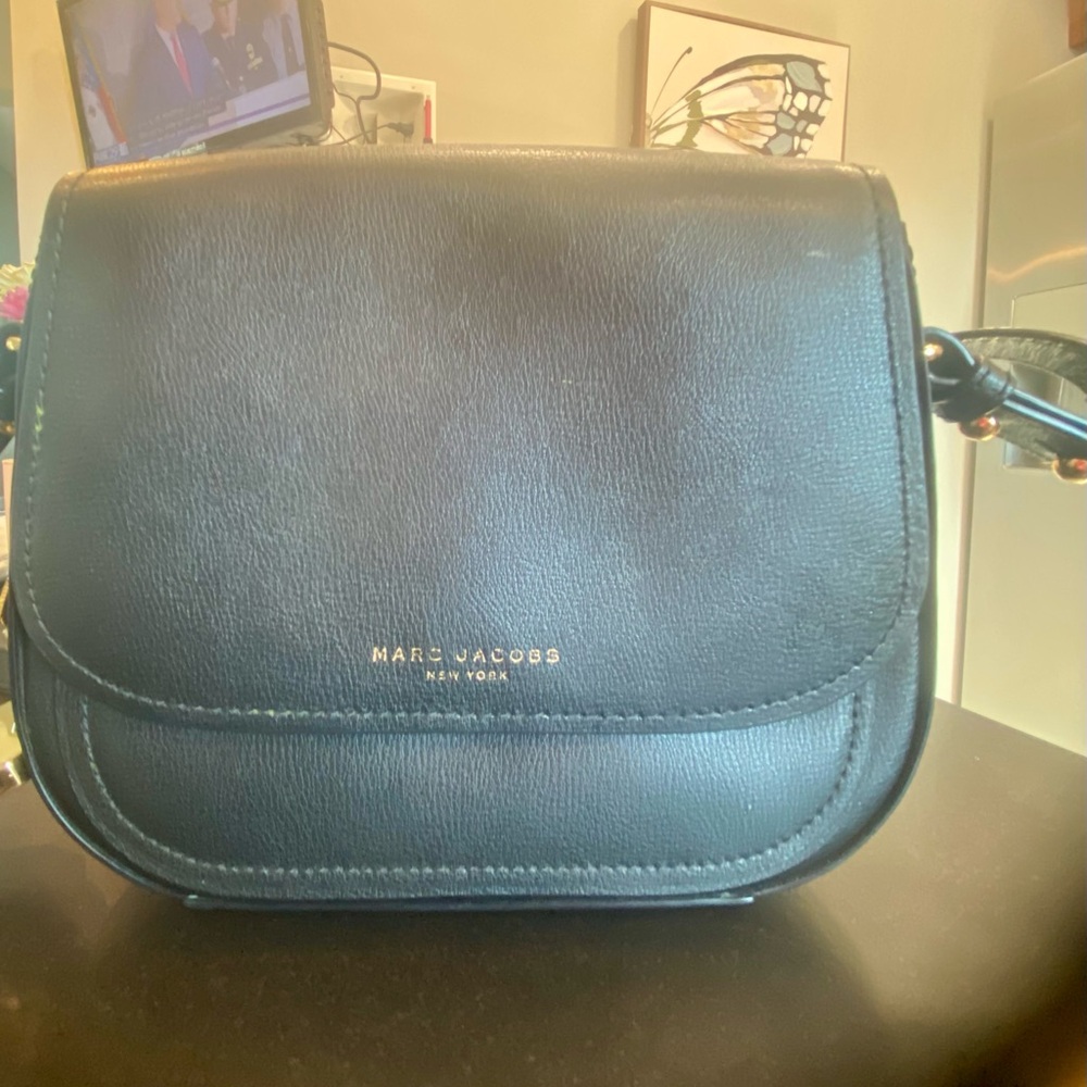 Marc Jacobs Elegant Black Crossbody Bag - Does have some signs of wear GUC